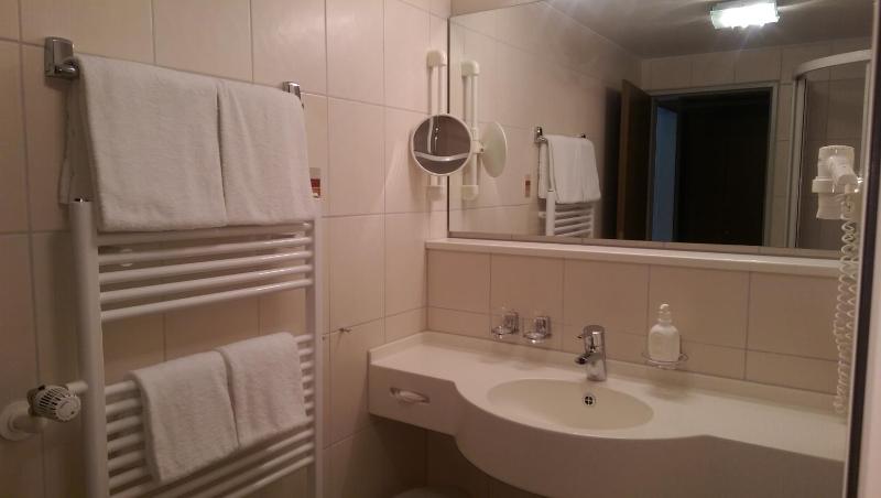 Deluxe Double Room with Balcony (refurbished) image 4
