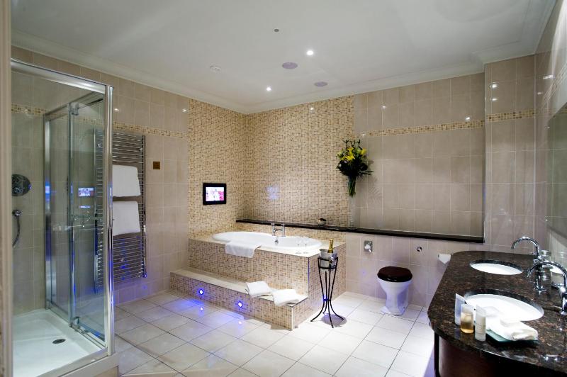 Superior Suite image 4