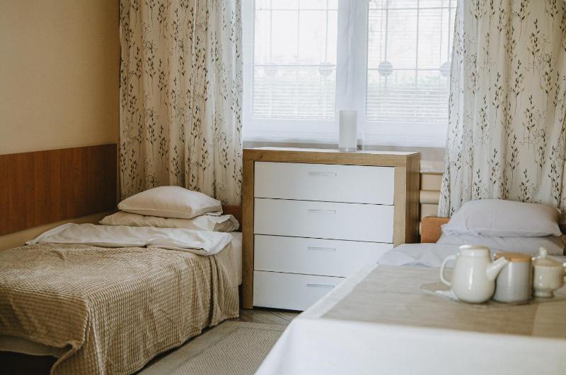 Twin Room image 1