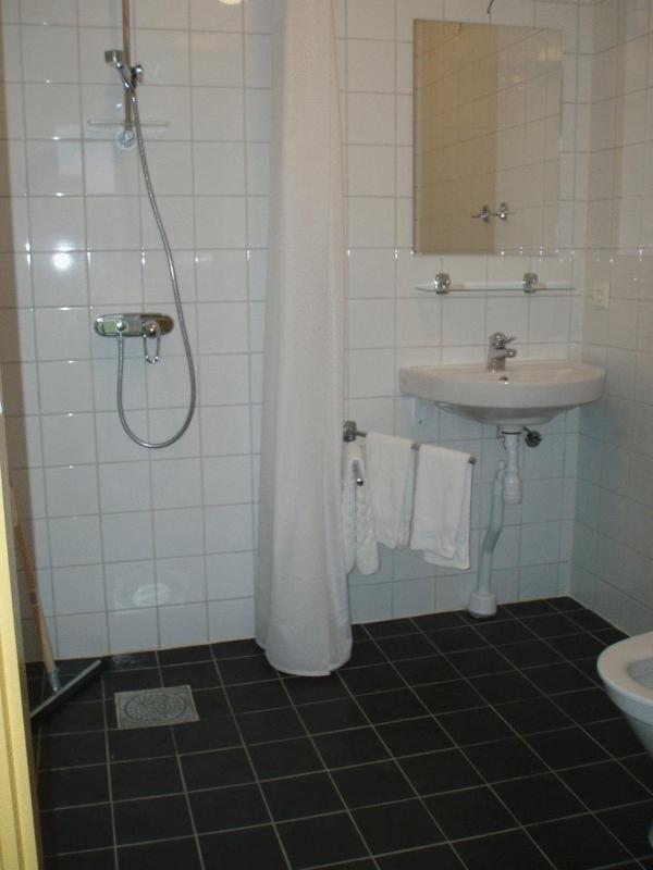 Twin Room image 3