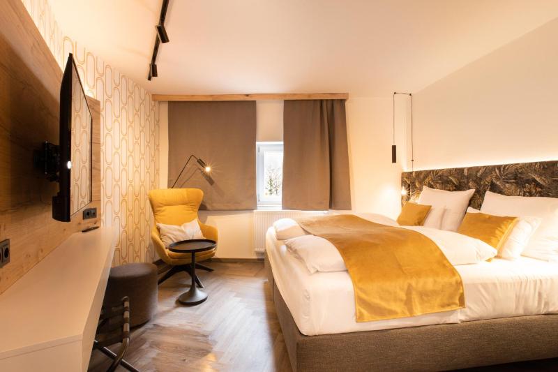 Economy Double Room image 3