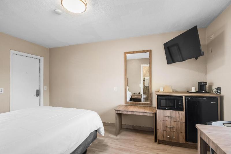 Queen Room image 3