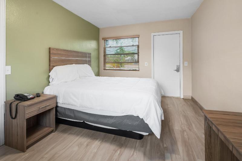 Queen Room image 3