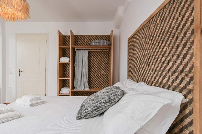 Studio with Balcony image 1
