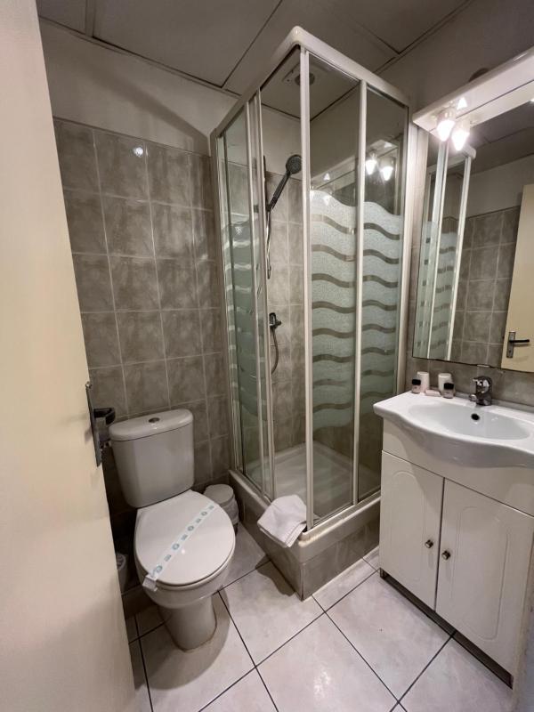 Standard Double or Twin Room - City Side image 1