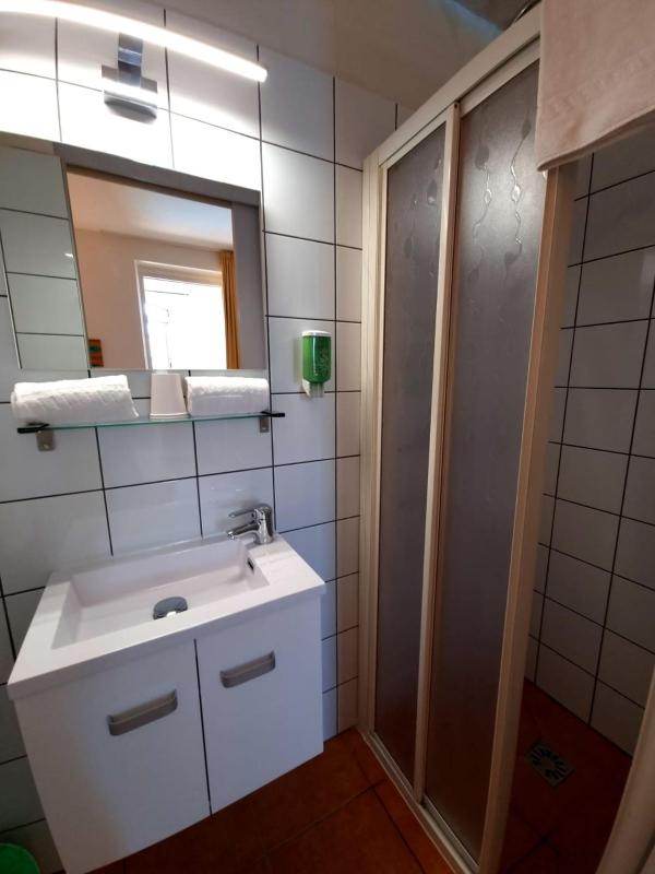 Standard Double Room image 3