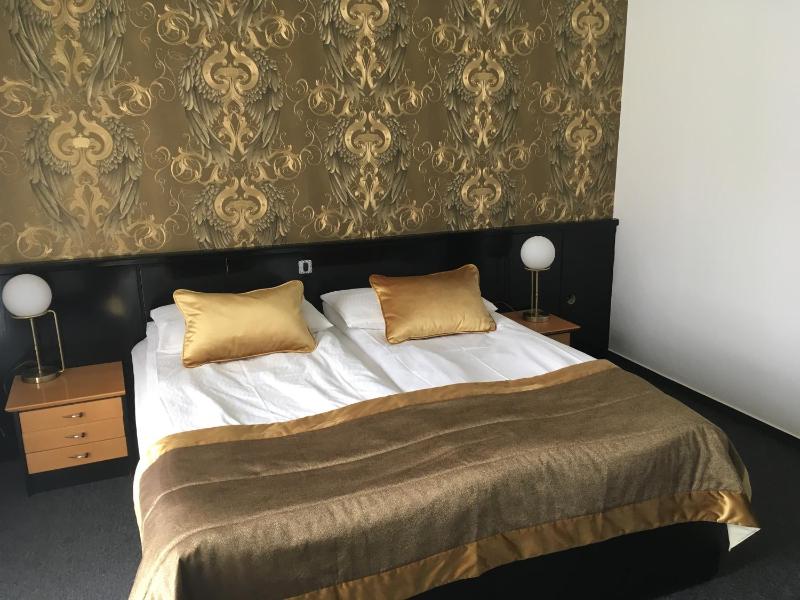 Family Room image 4