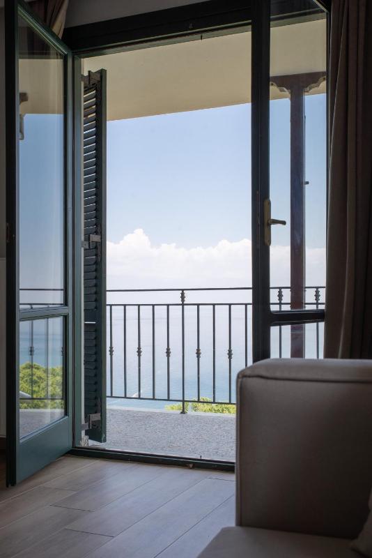 Apartment with Sea View image 2
