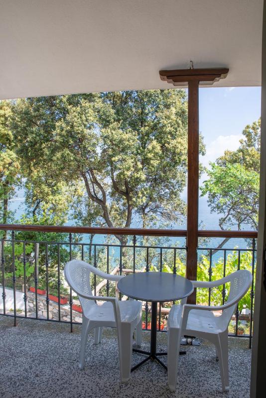 Standard Twin Room with Sea View image 4