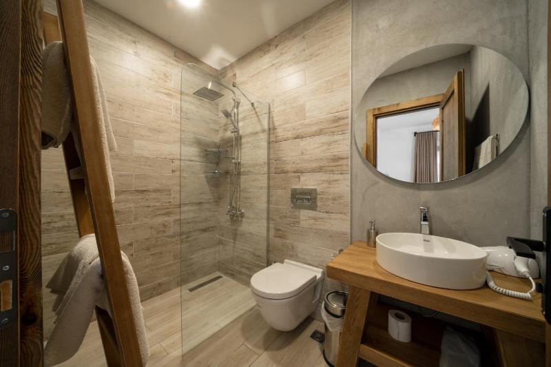 Classic Quadruple Room image 4