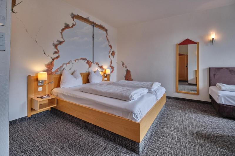 Double or Twin Room with Extra Bed image 1