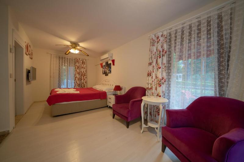 Standard Double Room image 2