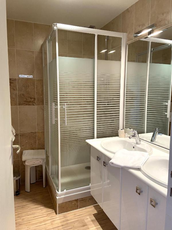 Superior Double Room with Balcony image 2
