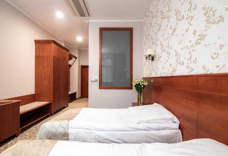Standard Double Room image 3