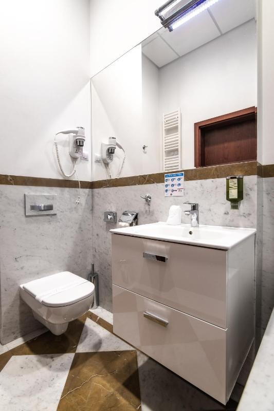 Standard Single Room image 3