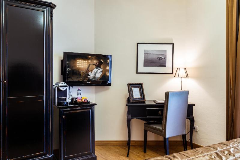 Junior Suite (2 Adults) image 3