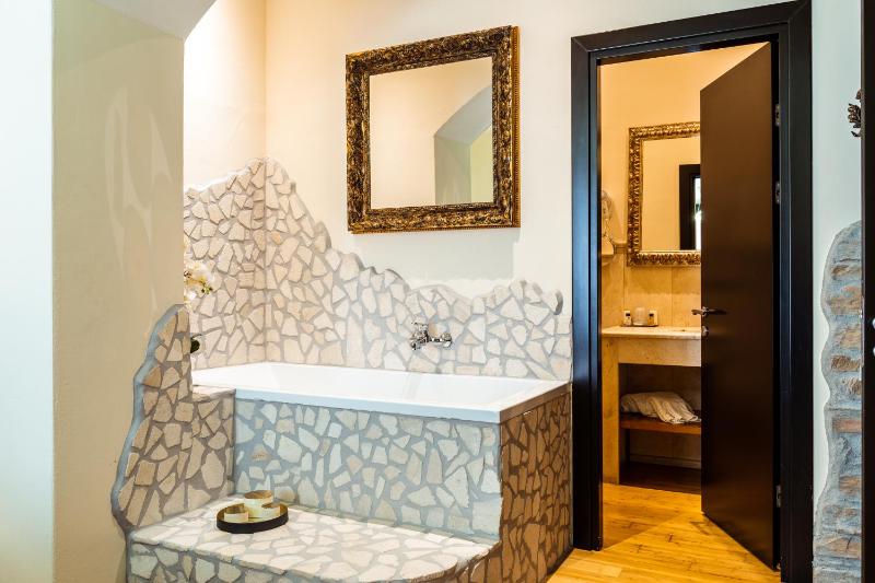 Junior Suite (2 Adults) image 1