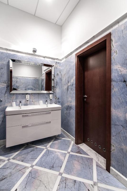 Superior King Suite image 4