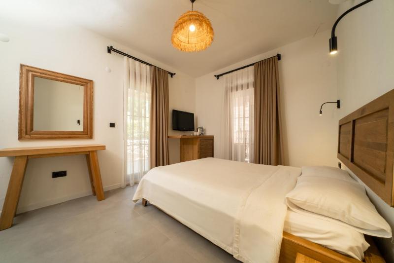 Deluxe Double Room image 2