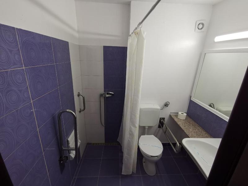 Twin Room - Disability Access image 2