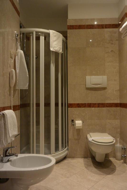 Twin Room image 2
