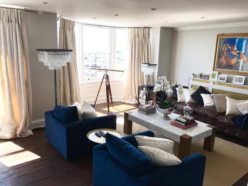 Marina Retreat - Stunning 4 bedroom, 3 bathroom house with harbour views! Images
