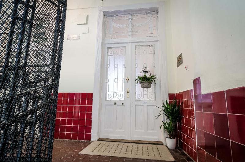 Anabelle Bed and Budapest - image 15