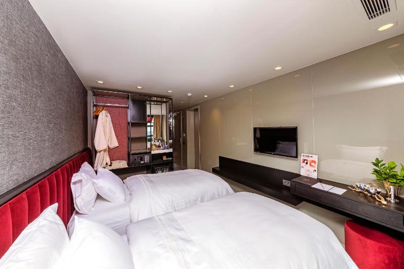 Deluxe Twin Room with Sea View image 3