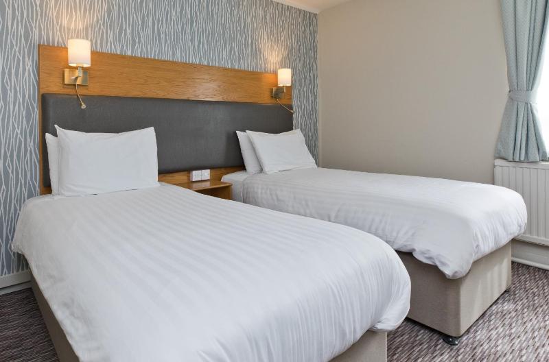 Standard Twin Room image 1