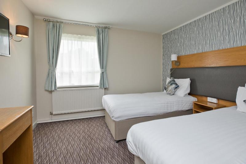 Standard Twin Room image 3
