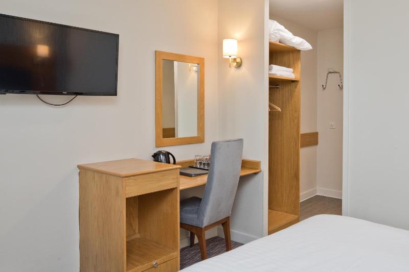 Standard Double Room image 4