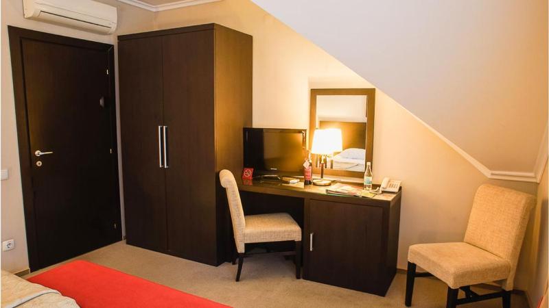 Double or Twin Room image 3