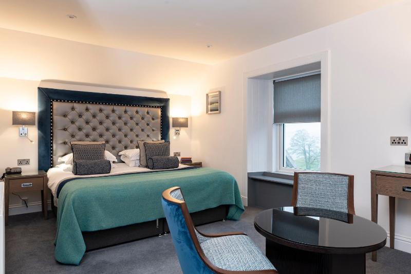Deluxe Double or Twin Room image 4