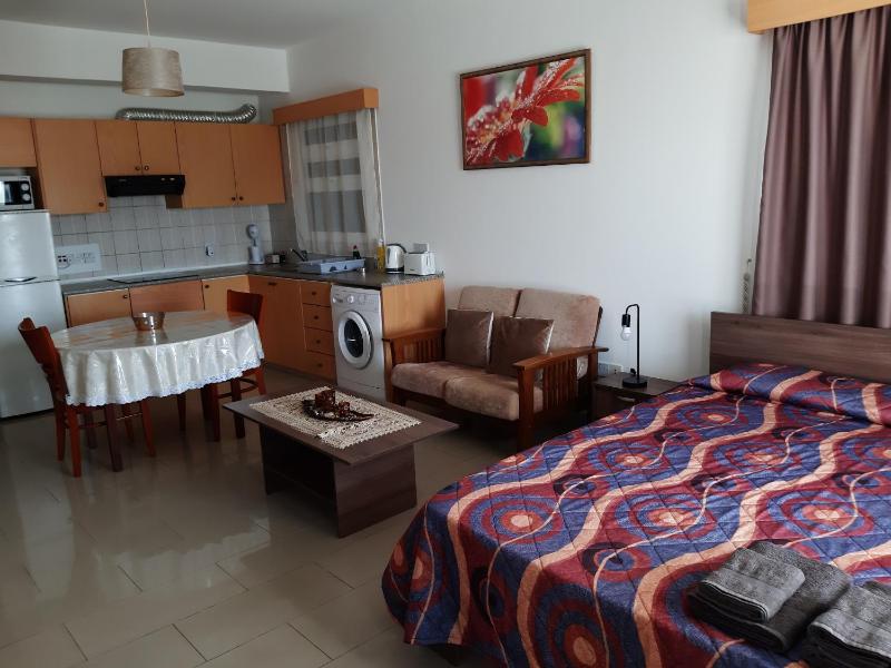Pari's Holiday apartments-Paphos - image 7