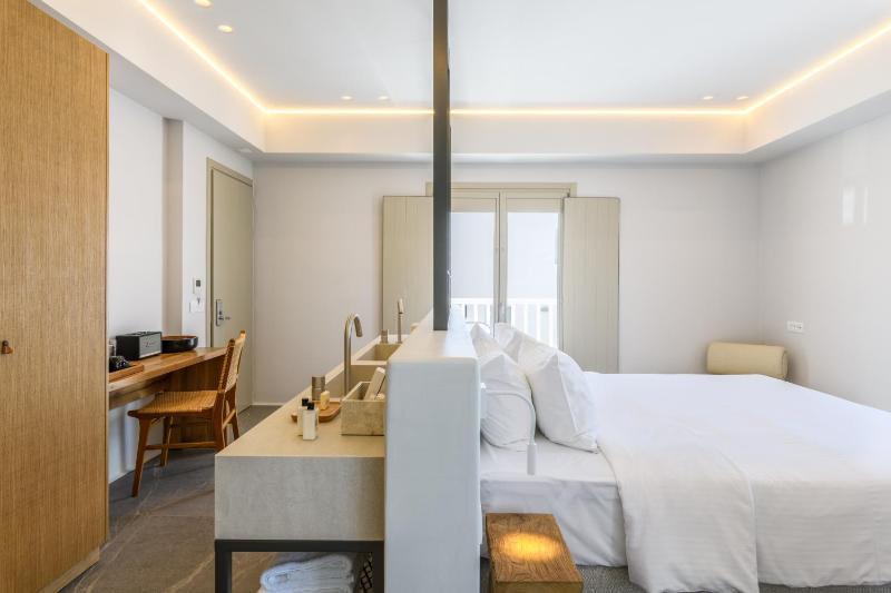 Master Suite with Sea View image 4
