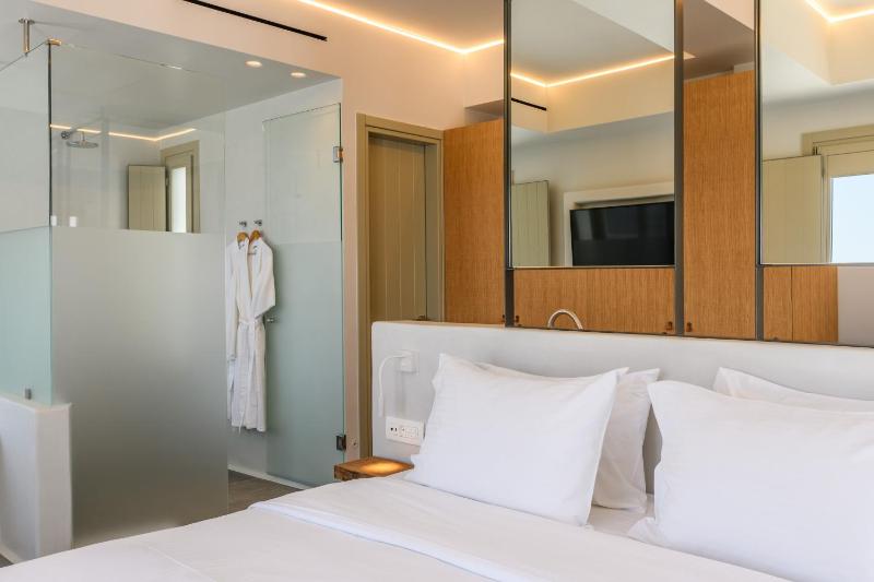 Master Suite with Sea View image 3