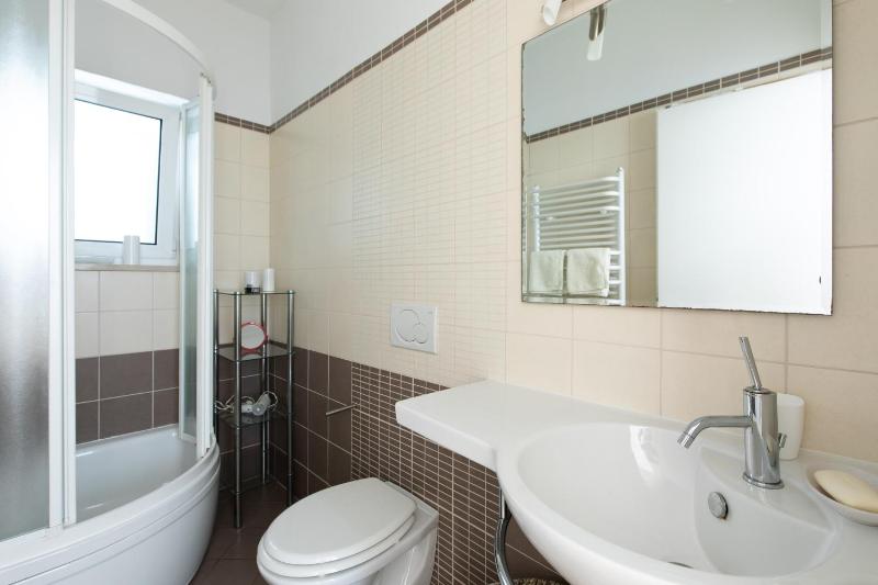 Apartment PORTAPISANA just 50m from the beach - image 17