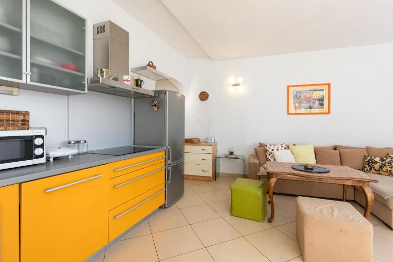 Apartment PORTAPISANA just 50m from the beach - image 35