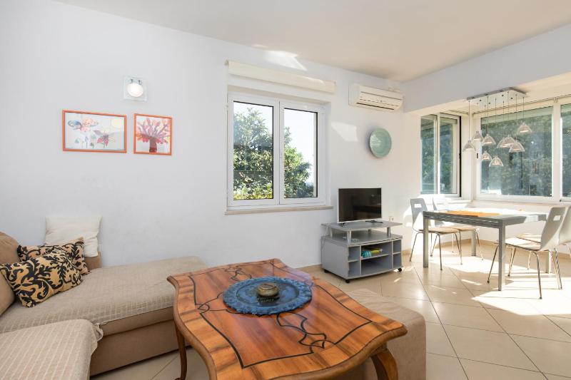 Apartment PORTAPISANA just 50m from the beach - image 6
