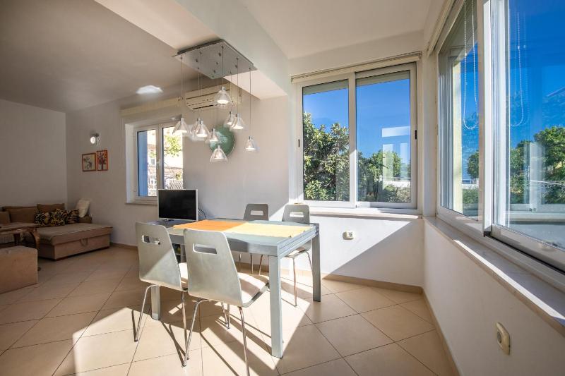 Apartment PORTAPISANA just 50m from the beach - image 34