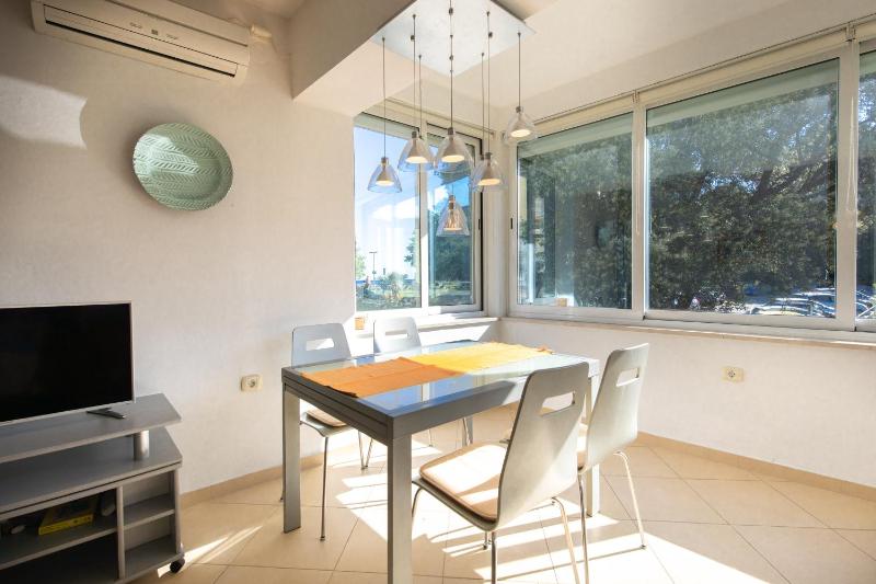 Apartment PORTAPISANA just 50m from the beach - image 13