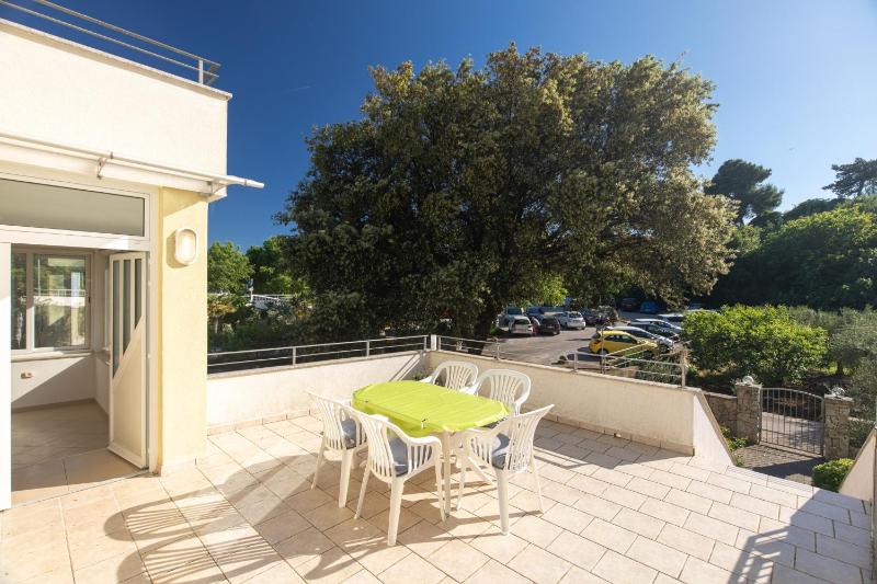 Apartment PORTAPISANA just 50m from the beach - image 24