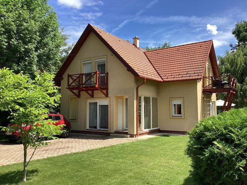 Szigliget Strand mellet levő, csendes, kényelmes ház Images