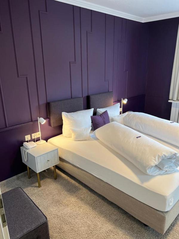 Double Room with Balcony image 3