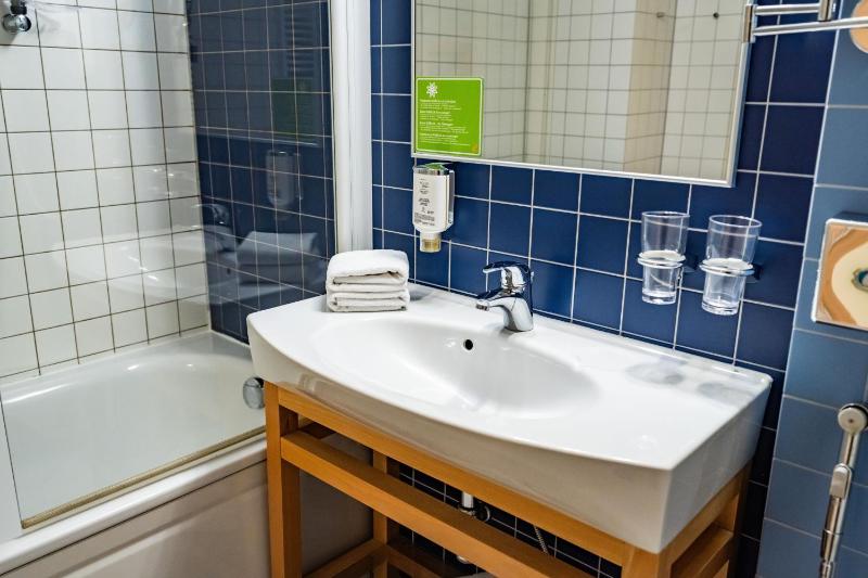 Suite with Spa Access image 2