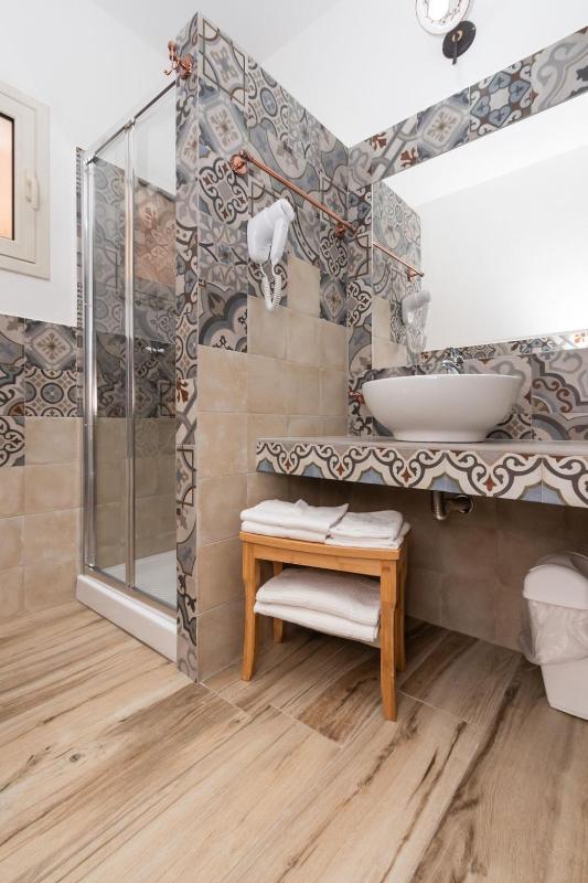 Deluxe Double Room image 4