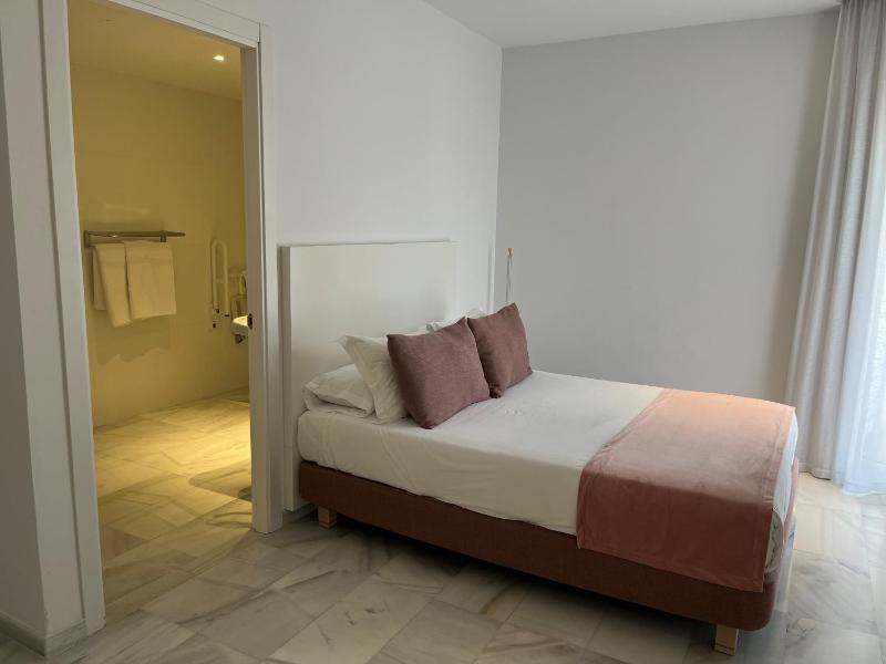 Double Room - Disability Access image 1