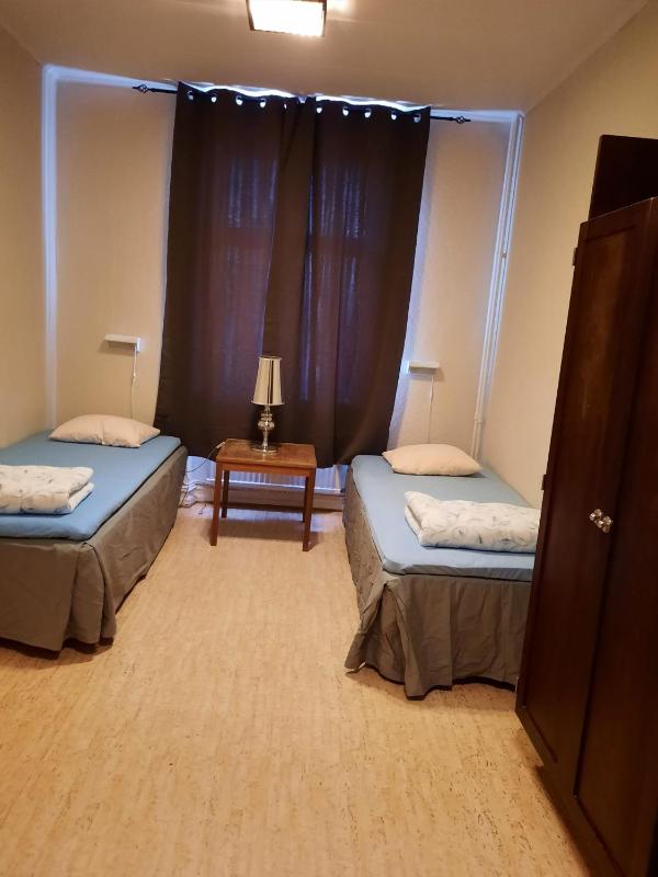 Twin Room image 3
