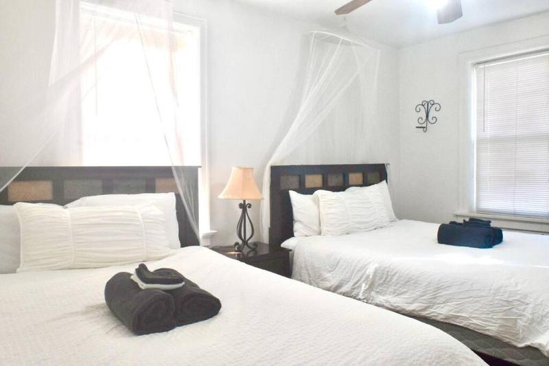 One-Bedroom Apartment image 4