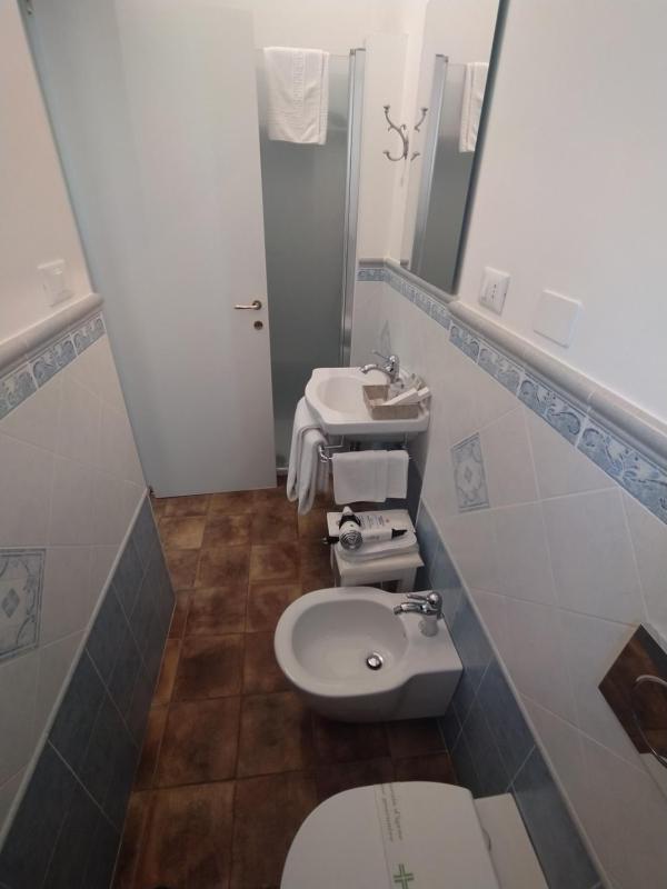 Deluxe Double Room with Private Bathroom image 4